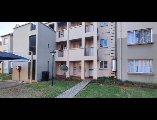 2 BEDROOM APARTMENT FOR SALE IN KLIPPOORTJIE